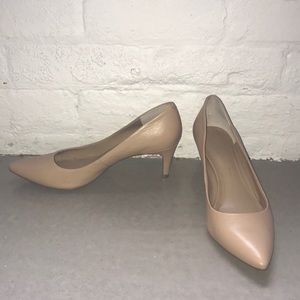 Banana Republic size 8 nude colored leather heels